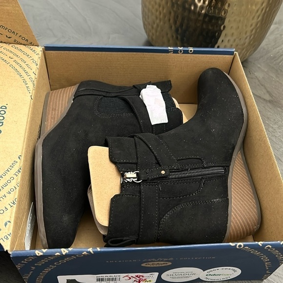 Dr. Scholl's Shoes Women's Berlin Booties Ankle Boot - Picture 2 of 9